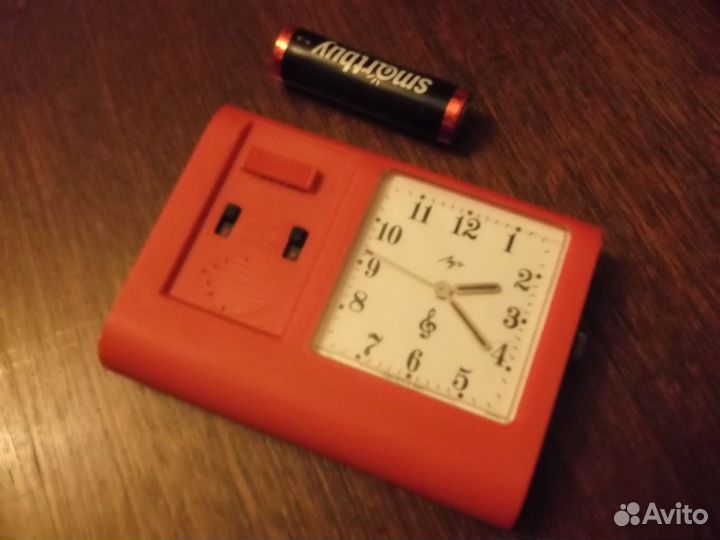 Часы-будильник Луч СССР