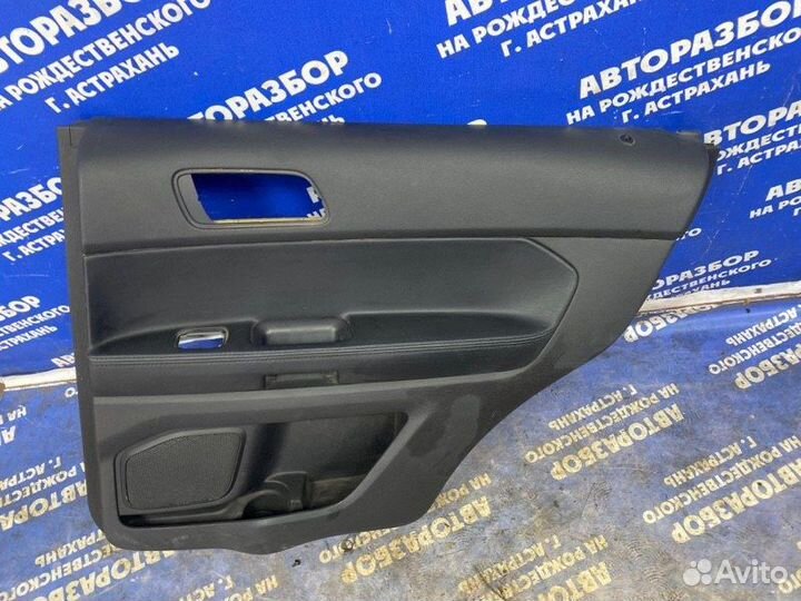 Задняя правая обшивка двери Ford Explorer