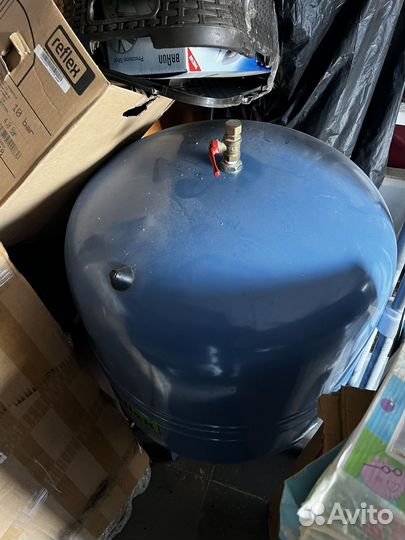 Гидроаккумулятор (расширительный бак) reflex 200