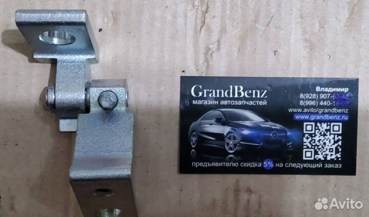 Петля двери Volkswagen Polo