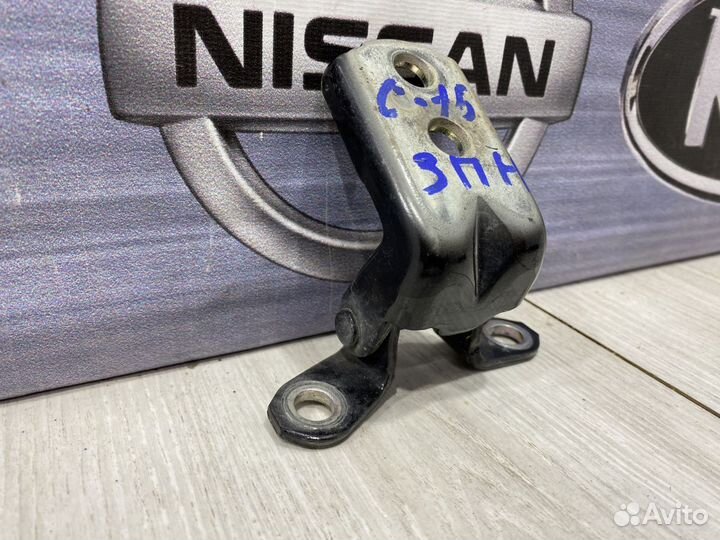 Петля двери Nissan almera G15 Прав