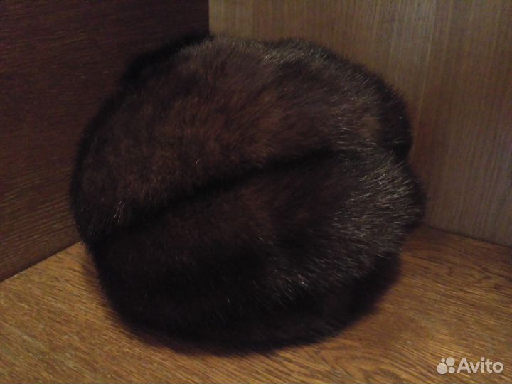 Берет из норки