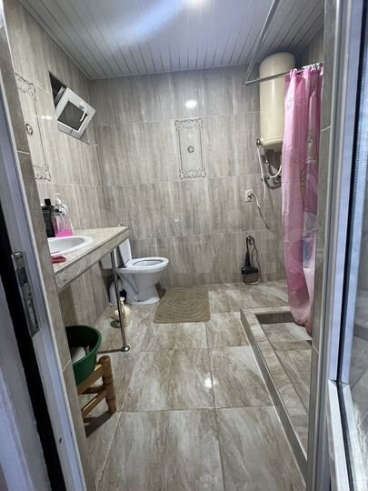 Комната 95 м² в 2-к., 1/2 эт.