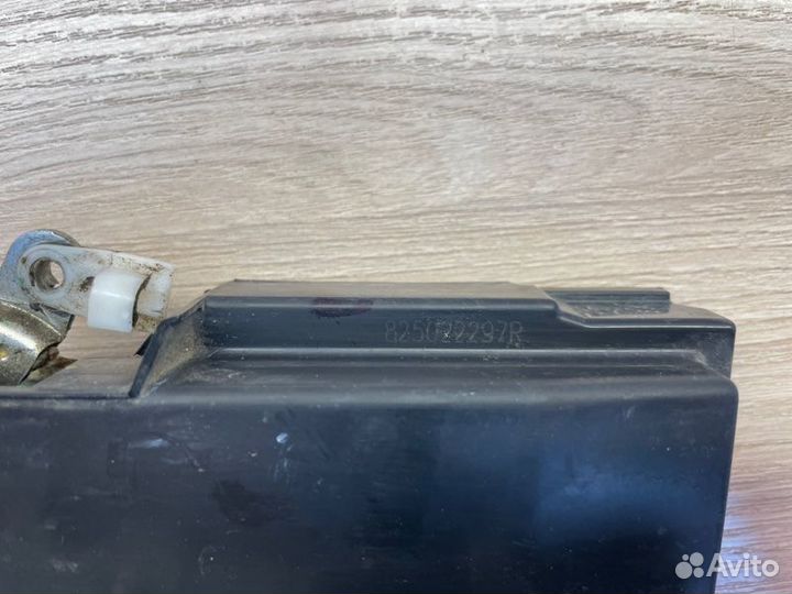 Замок двери задний правый Renault Logan