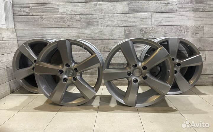 Комплект оригинальных литых дисков VW Touareg
