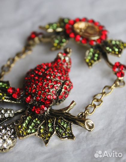 Брошь в стиле Heidi Daus