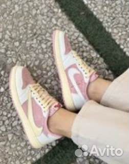 Travis Scott x Air Jordan 1 Shy Pink