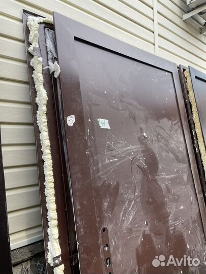 Дверь входная металлическая с коробкой