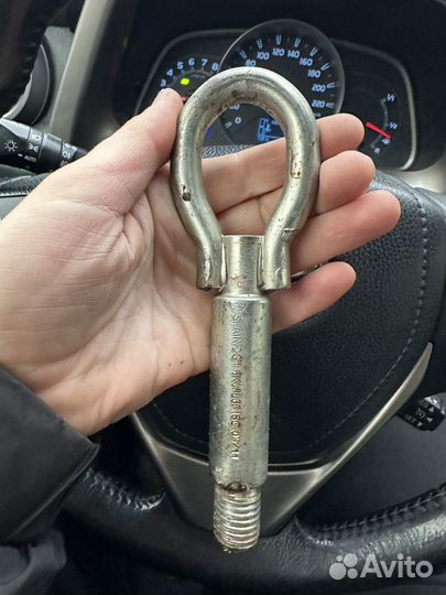 Буксировочный крюк на volkswagen polo