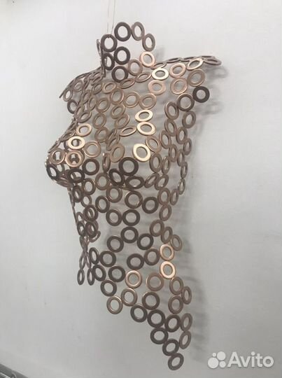 Скульптура из металла ‘Женский торс’