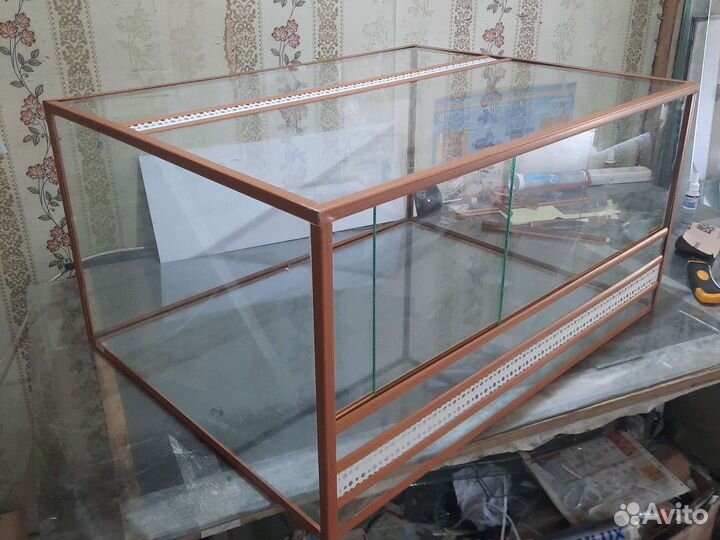 Террариумы, аквариумы