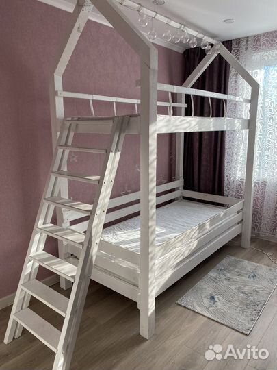 Детская двухярусная кровать