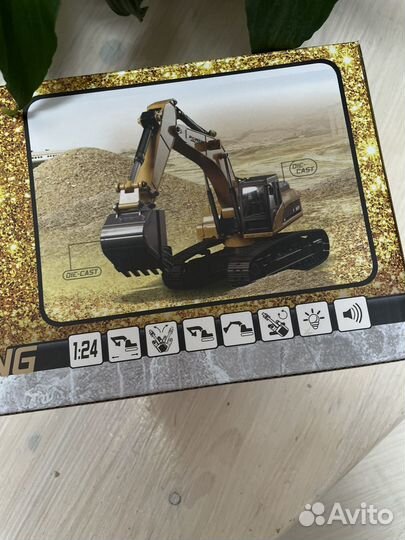 Экскаватор игрушка на пульте управления