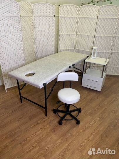 Стол массажный с вырезом и регулировкой высоты