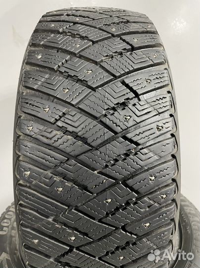 Goodyear Ultragrip Ice Arctic 215/55 R17