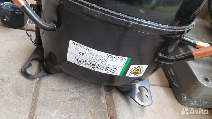 Компрессор для холодильной витрины