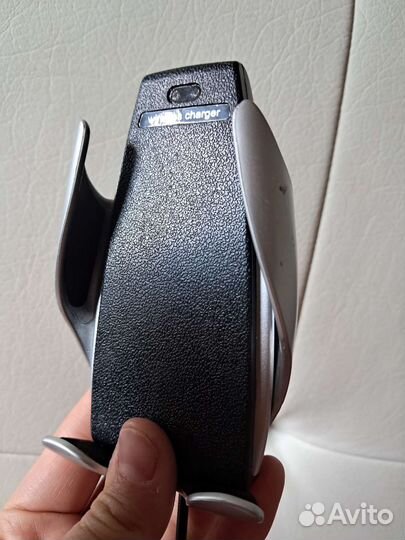 Держатель для телефона в машину с зарядкой