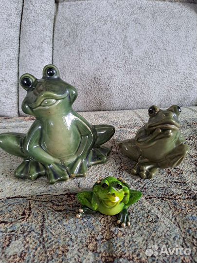 Статуэтки лягушки