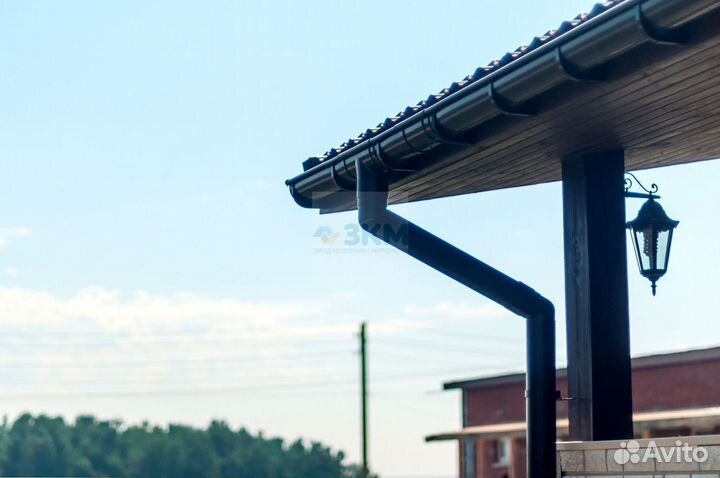 Водосточный желоб труба