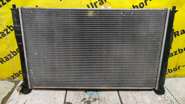 Радиатор охлаждения Kia Карнивал 1