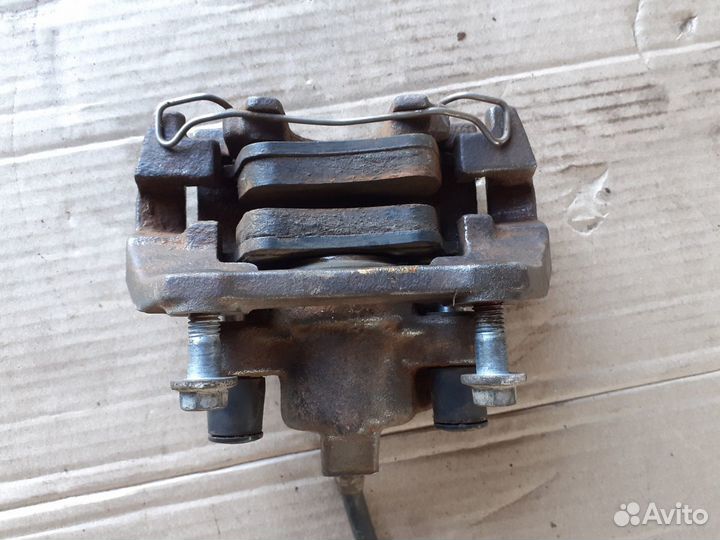 Суппорт задний левый Вольво S80 98-06г.в