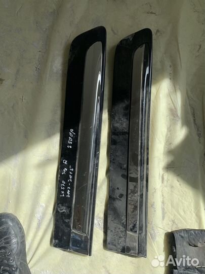 Накладка задней правой двери Lexus LX570