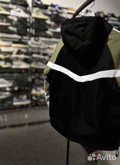 Стильная куртка Ellesse для весны 2023