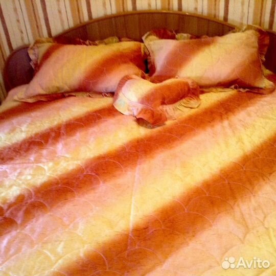 Покрывало на кровать с наволочками для подушек