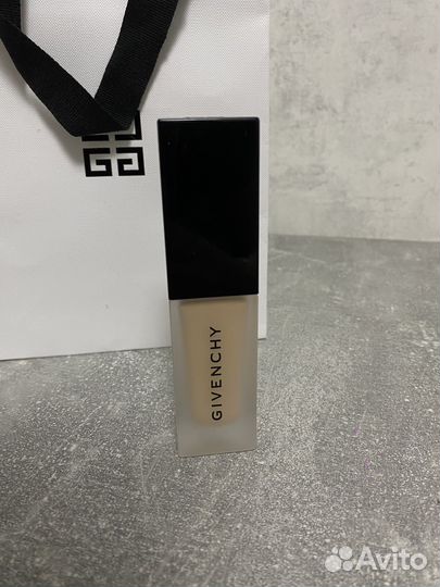 Тональный крем Givenchy живанши