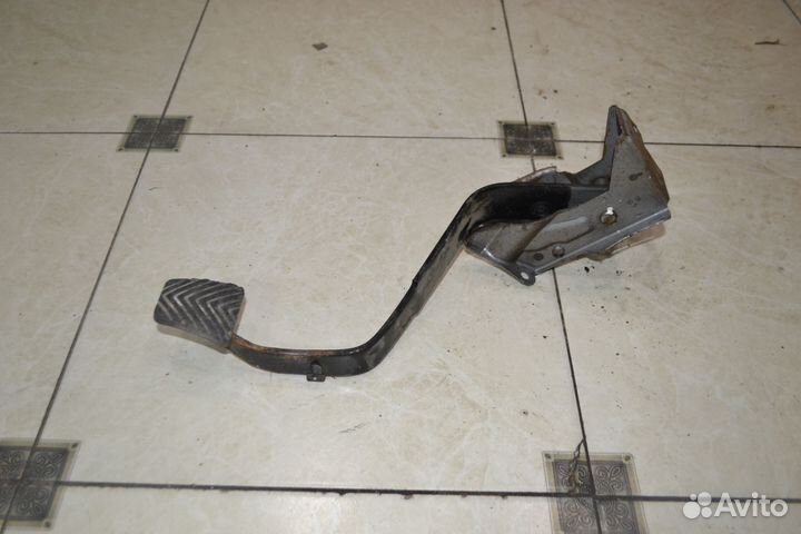 Педаль сцепления Mitsubishi Lancer 9