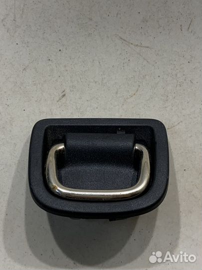 Крючок багажника (Volkswagen Tiguan II)