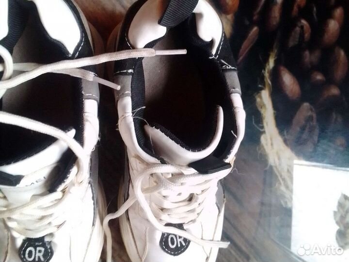 Кроссовки женские