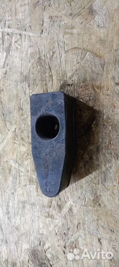 Демпфер правый Luxgen 7