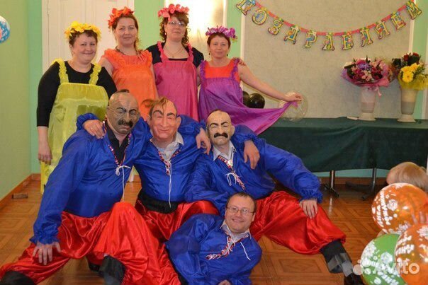 Комарова Наталья Ведущая- тамада) и DJ