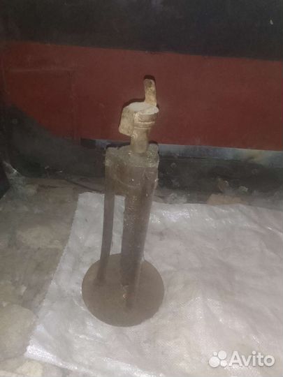 Домкрат винтовой