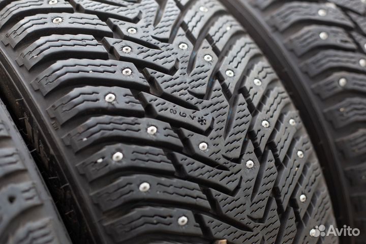 Nokian Tyres Hakkapeliitta 8 215/50 R17 95T