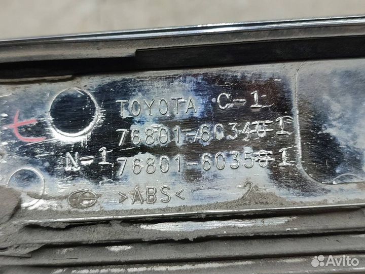 Накладка крышки багажника Toyota Land Cruiser 200