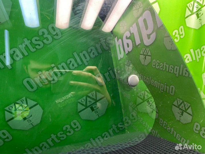 Стекло заднее левое Mazda Mpv LW5W GY-DE 2.5 2001