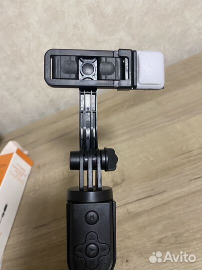 Монопод-трипод с пультом блютуз и со светом, 170см