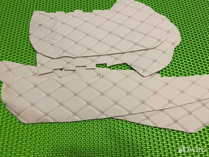 Вставки в дверные карты авто