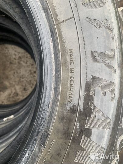 Goodyear Ultragrip Ice Arctic 215/65 R16