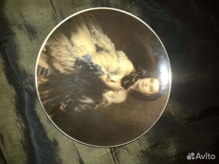 Настенная тарелка