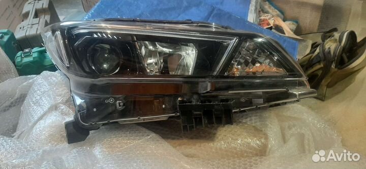 Фара передняя правая Nissan Leaf ZE1