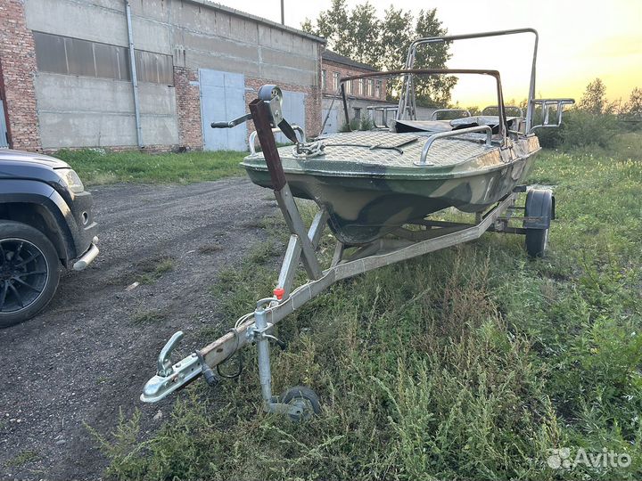Продам лодку водомет
