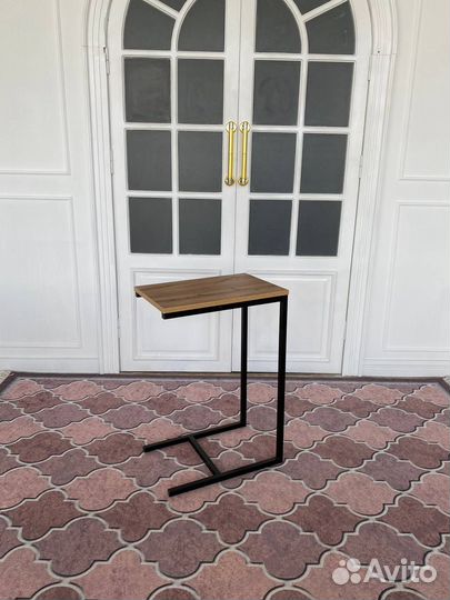 Приставной столик