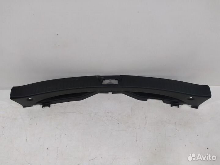 Накладка замка багажника Nissan Qashqai J10