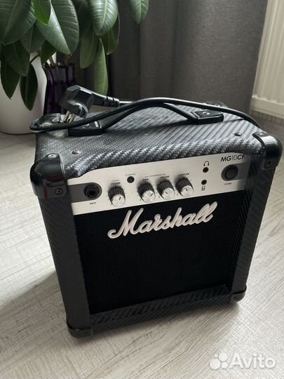 Электро гитара Ibanez с комбиком marshall
