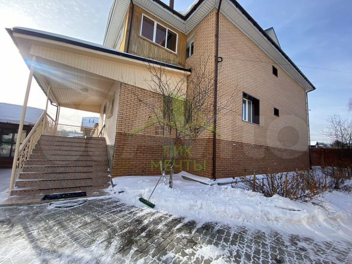 Коттедж 315,5 м² на участке 12 сот.