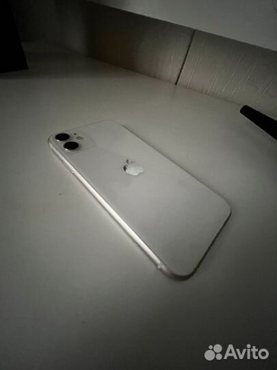 Телефон iPhone 11