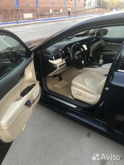 Водитель с личным легковым автомобилем